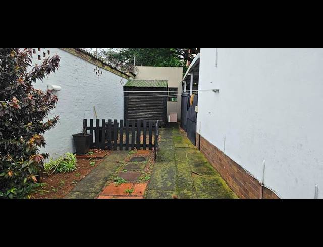 2 BEDROOM APARTMENT FOR SALE IN GLENWOOD